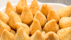 Coxinha com fubá