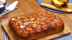 Bolo de banana caramelada