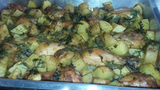 Frango assado com maionese, orégano, salsa desidratada.