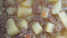 Carne moída com batata rápida e saborosa