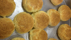 Pão de queijo de araruta