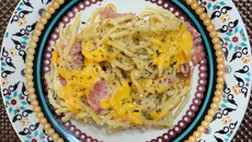 Macarrão com queijo e presunto