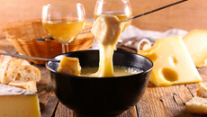 Fondue de queijo com a mistura perfeita para o máximo de sabor e cremosidade de se apaixonar