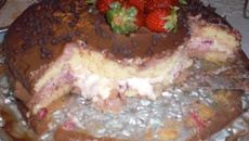 Bolo de morango com gotas de chocolate maravilhoso