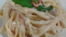 Macarrão à carbonara italiano
