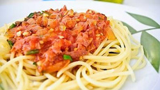 Espaguete à Bolonhesa de Mortadela