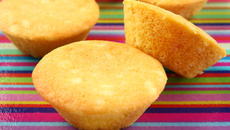 Bolinhos de fubá com queijo