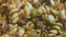 Macarrão bolonhesa com carne de soja
