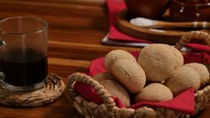 Pão de Queijo com Goiabada
