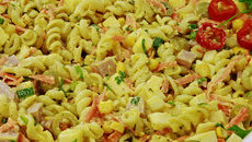 Salada de macarrão penne