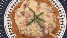 Risoto de parma, queijo brie e geleia de damasco