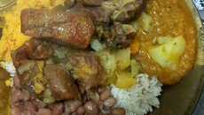 Costelinha de gado com pirão