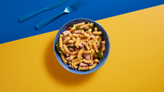 Macarrão com atum, rúcula e pimenta