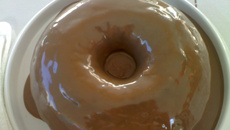 Bolo de chocolate com calda