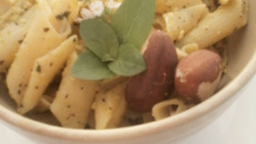 Penne sem glúten com molho pesto funcional