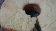 Bolo de fubá com queijo