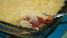 Escondidinho de carne seca com purê de batatas