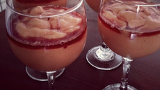 Creme de papaia com licor de cassis
