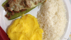 Abobrinha recheada com carne moída
