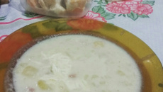 Sopa cremosa de batatas com requeijão