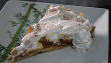 Torta de banana e doce de leite