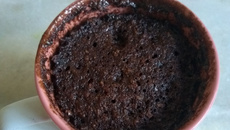 Bolo de caneca de chocolate sem lactose