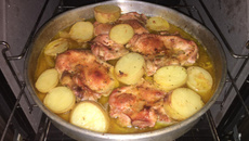 Sobrecoxa desossada com batatas