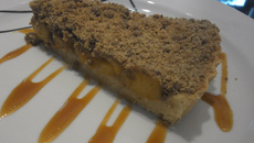 Torta de pêssego com farofa