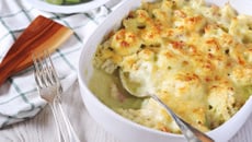 Couve-flor gratinada com bacon e queijo