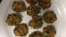 Bolinho de espinafre assado