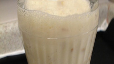 Vitamina de Ades banana com mel e pera