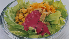 Salada de atum ao creme de beterraba