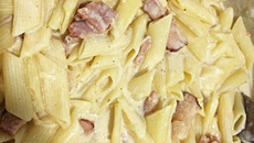 Macarrão americano de queijo e bacon