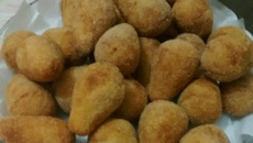 Coxinha com massa de arroz