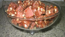 Pé - de - moleque com chocolate