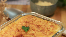 Escondidinho de carne-seca com chimichurri de Alho Negro