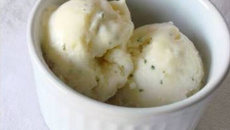 Doce de abacaxi com hortelã