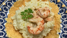 Risoto de camarão na cestinha de parmesão