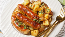 Linguiça assada com batatas