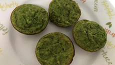 Muffin de espinafre proteico sem glúten 