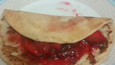 Panqueca sem ovo com recheio de ameixa