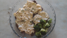 Bife ao molho de maionese e requeijão