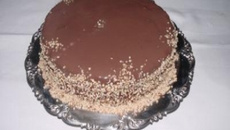 Bolo de nozes e castanhas de cajú