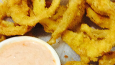 Anéis de cebola empanados com Cebolitos (Onion Rings)