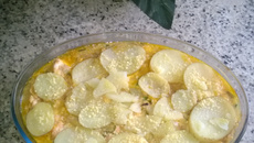Gratinado de batata com bacalhau e camarão