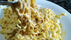 Macarrão instantâneo com queijo
