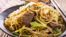 Yakissoba de carne com legumes do ED