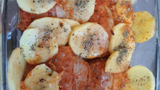 Coxa e Sobrecoxa de Frango ao Forno com Limão e Batata