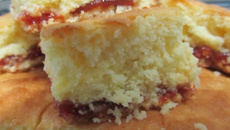 Bolo de coco e goiabada