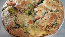 Omelete de forno com brócolis e queijo fofinho e fácil